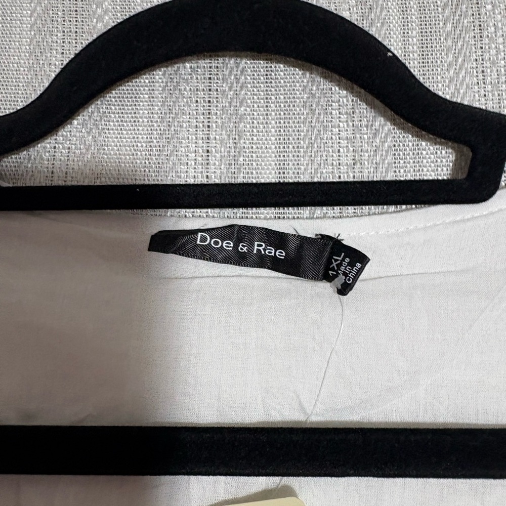 Doe & Rae White Button-Up Blouse - Picture 3 of 4